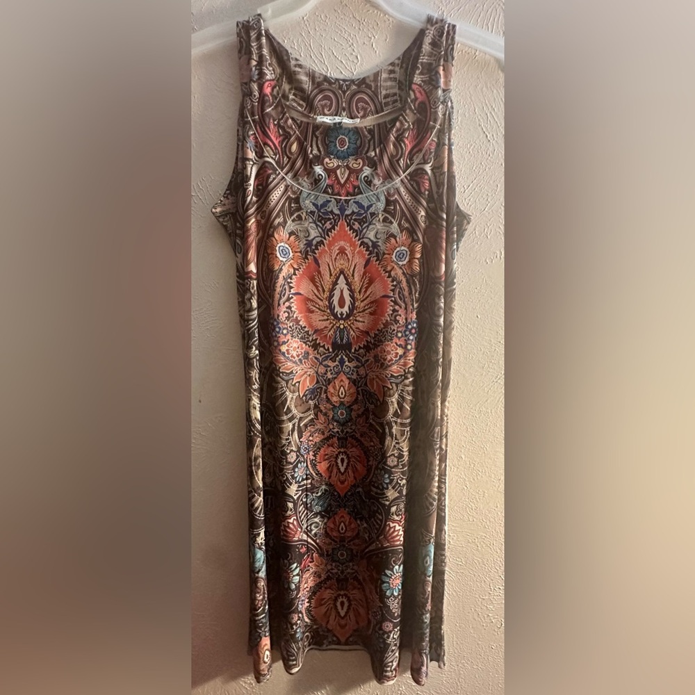 Colorful Gold Patterned Dress. Classy AND comfortable!